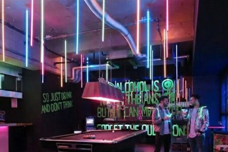 導入事例：【防犯カメラ・集音マイク】大音量の店内でも「声」を逃さない。深夜営業バーにおけるカスハラ対策特化システム構築